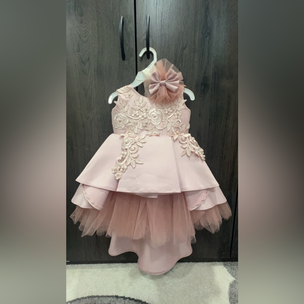Young Girl Pearl Bowknot pink Dress w trail